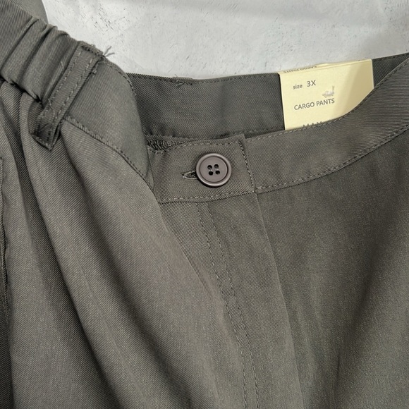 NWT Max Studio Women's Plus Size Soft Twill Ankle Cargo Pant - Picture 5 of 12